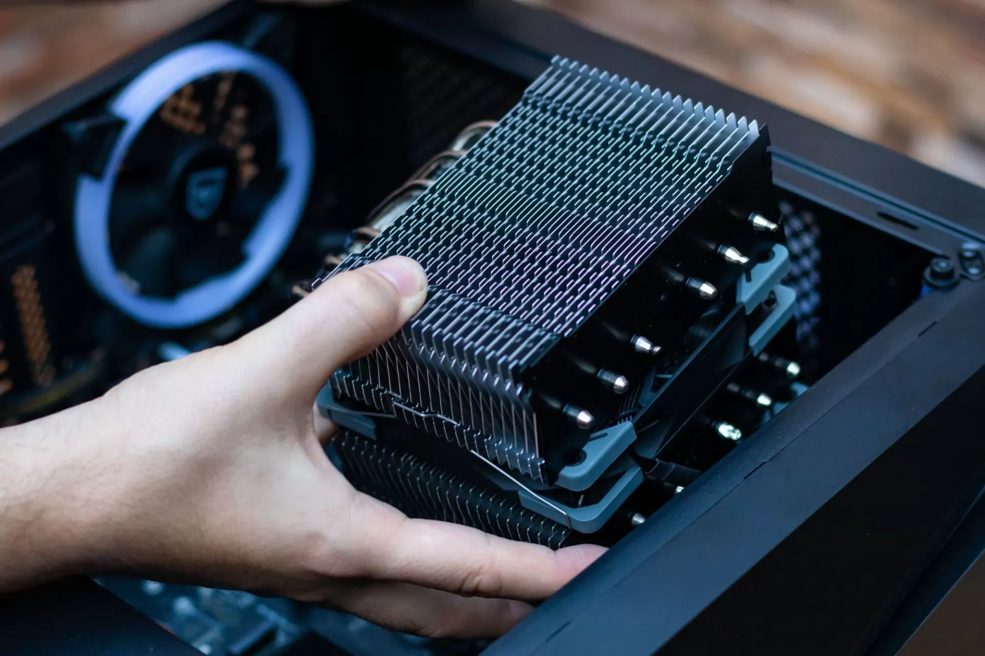 02Aluminum Air-Cooled Heatsink on a Desktop PC CPU